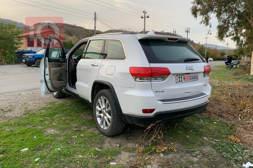 جیپ گراند شیرۆکی